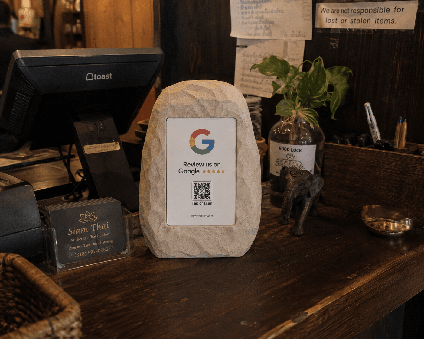 Review Totem on a Thai restaurant counter
